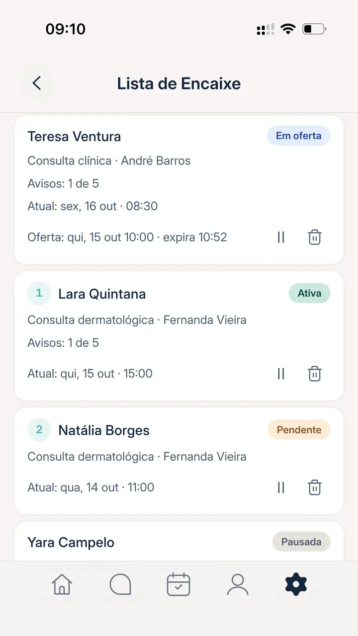 App da Sara, Lista de Encaixe: Teresa Ventura com uma vaga de consulta clínica em oferta na quinta às 10:00, Lara Quintana ativa, Natália Borges pendente e Yara Campelo pausada